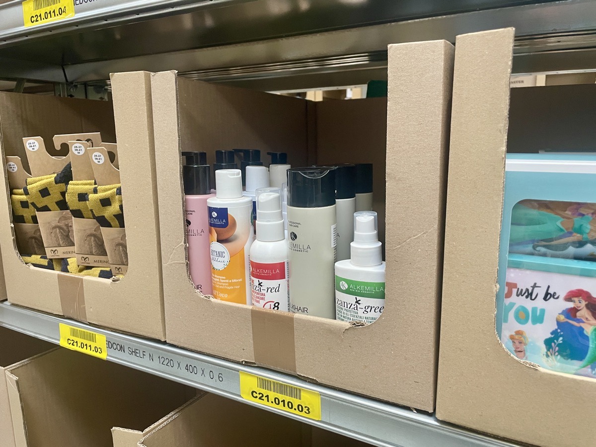 MultiSKU storage: several SKUs in one stock position