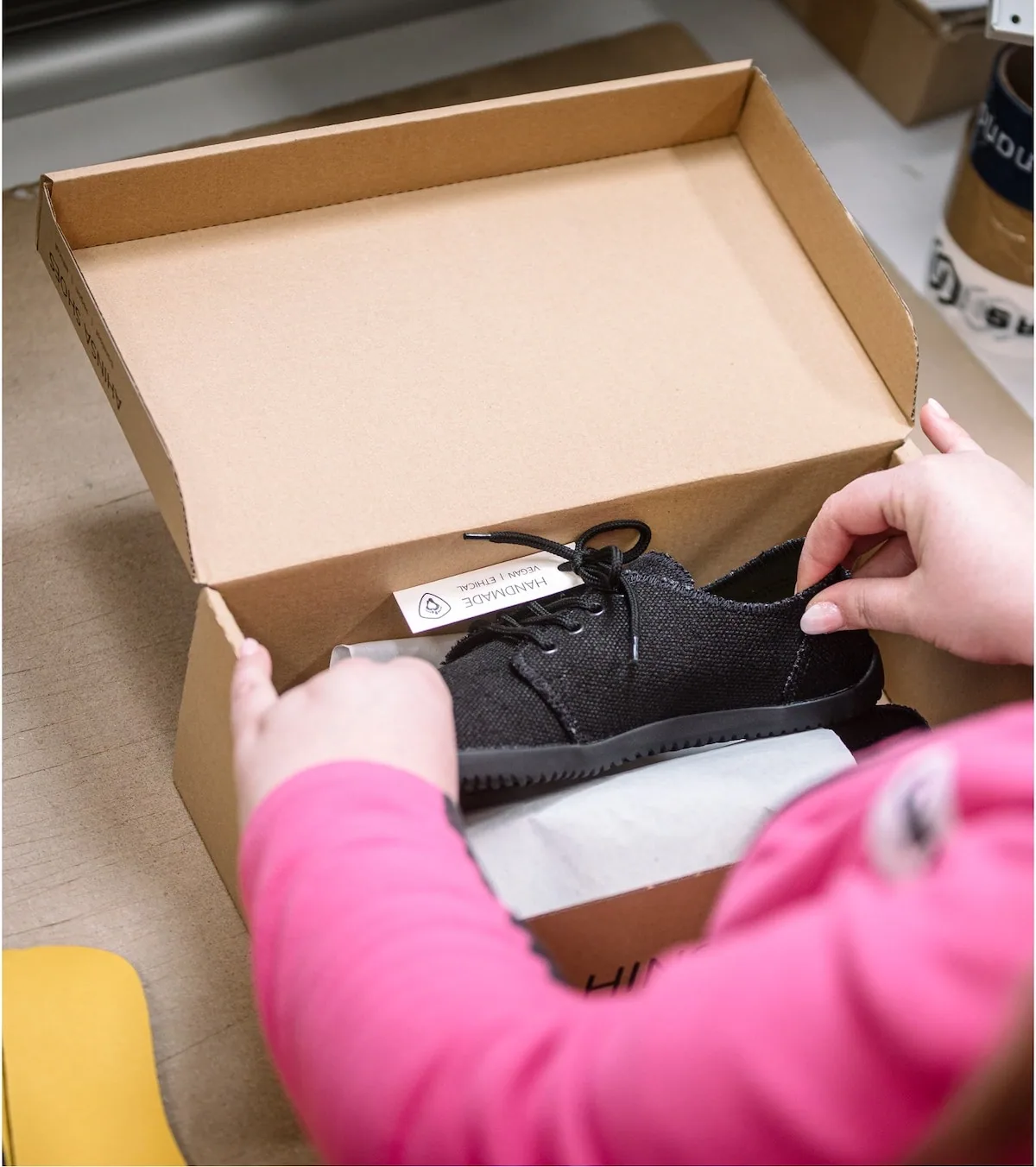 Skladon fulfillment: storing goods