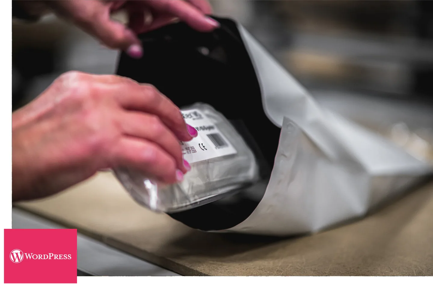 Skladon fulfillment: packing goods