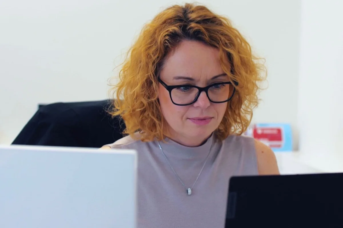 Skladon: customer care in the office